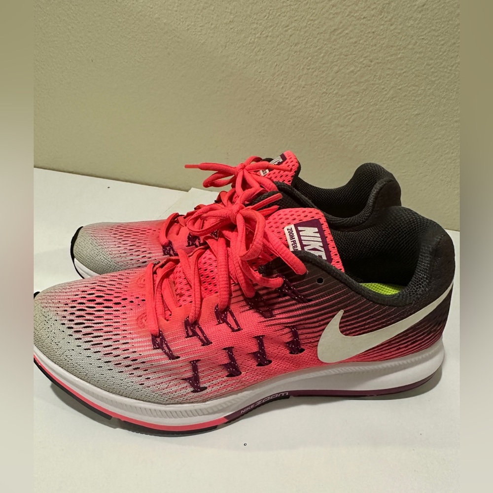 Nike Air Zoom Pegasus 33 for Womens size 8 Pink and White